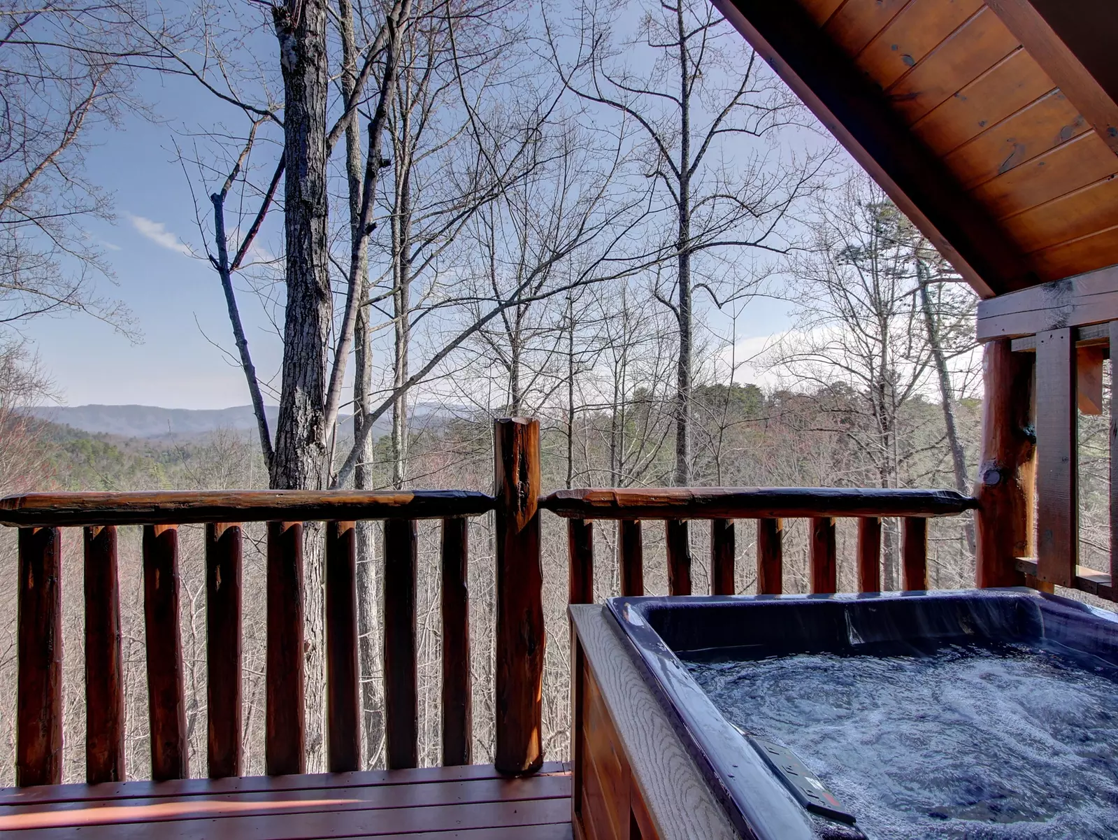 HOT TUB & MOUNTAIN VIEW